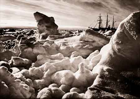 l'Endurance prise dans les glaces